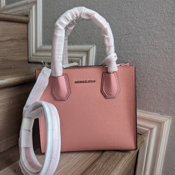 NWT Michael Kors Mercer Medium Pebbled Leather Crossbody Bag Primrose/Silver - Picture 1 of 5